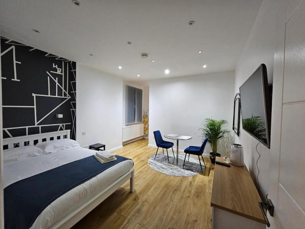 a bedroom with a bed and a table and chairs at cosy apartment Alexandra palace Haringey, London in London