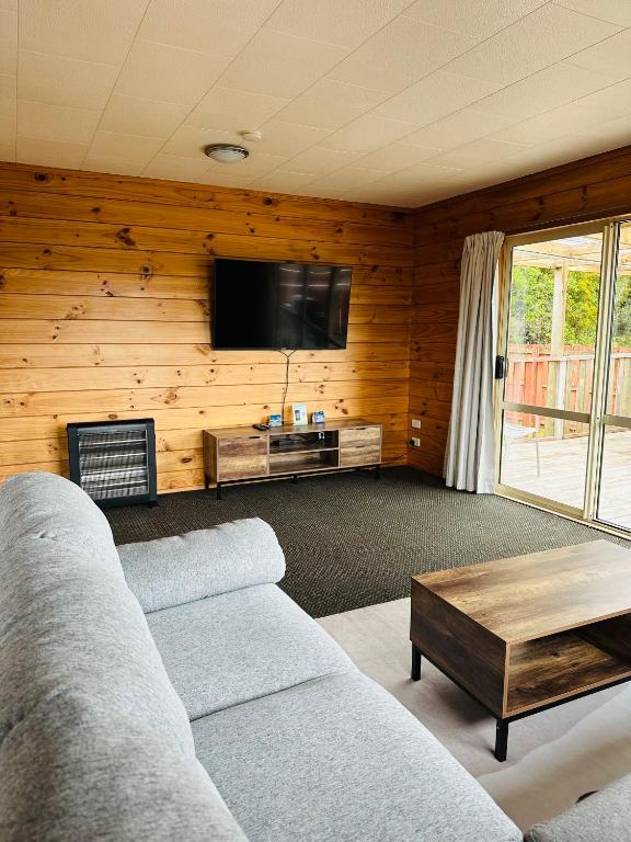 TV a/nebo společenská místnost v ubytování Franz Josef TOP 10 Holiday Park