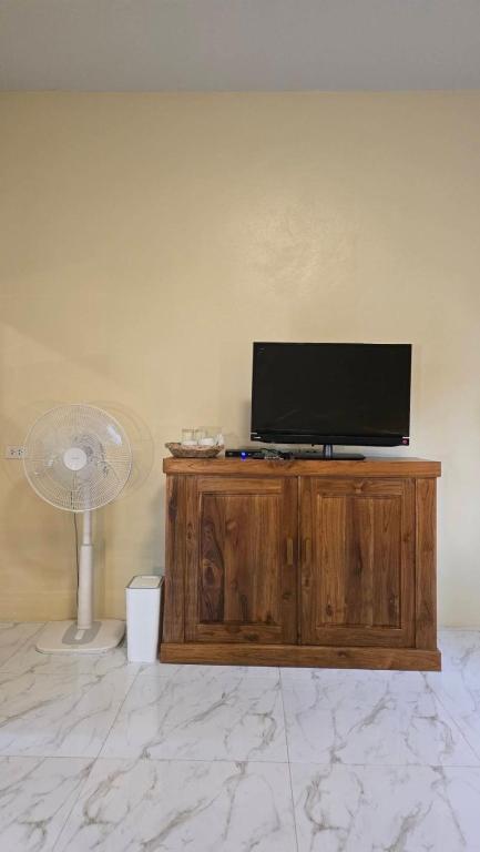 TV a/nebo společenská místnost v ubytování honeyhome kohkood
