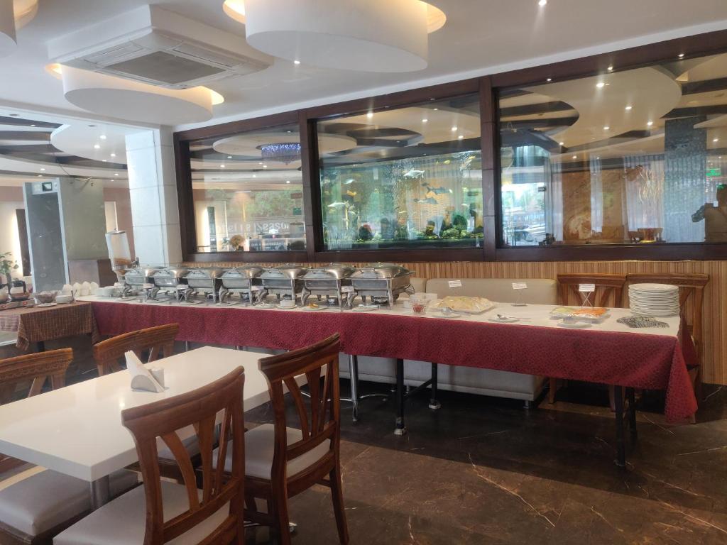 Restaurace v ubytování Airport Hotel Le Seasons New Delhi