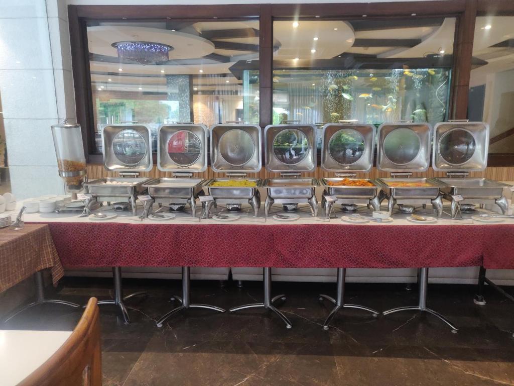 Restaurace v ubytování Airport Hotel Le Seasons New Delhi