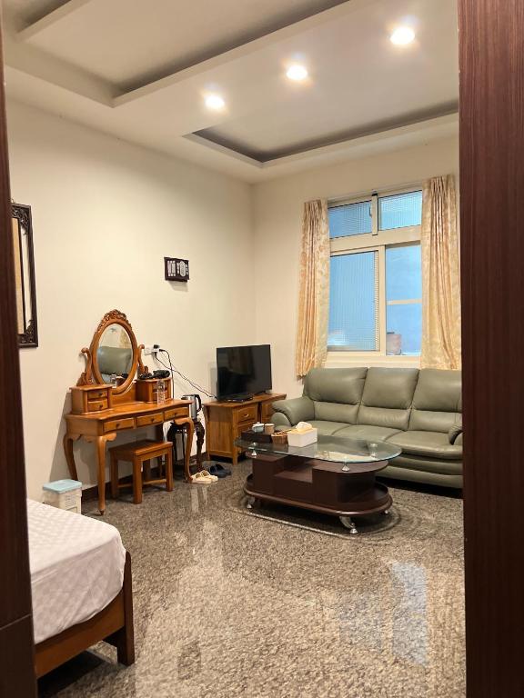 TV a/nebo společenská místnost v ubytování 天隆民宿Tian Long Tea Farm HomeStay