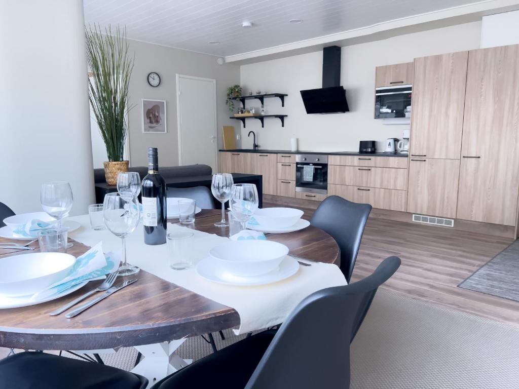 Kuchyň nebo kuchyňský kout v ubytování Stunning 2 BR Apartment In The City Centre