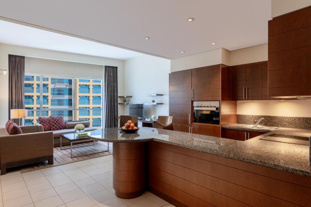 Grand Millennium Al Wahda Executive Apartments - Resim 20