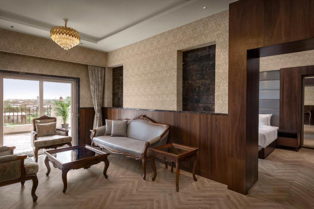 Posezení v ubytování Jasraj Palace Yavatmal Hotel, a member of Radisson Individuals