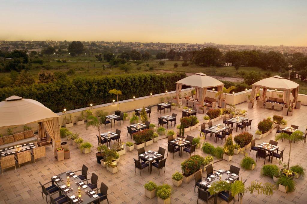 Restaurace v ubytování Jasraj Palace Yavatmal Hotel, a member of Radisson Individuals