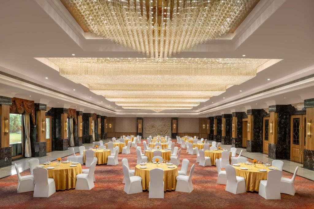 Restaurace v ubytování Jasraj Palace Yavatmal Hotel, a member of Radisson Individuals