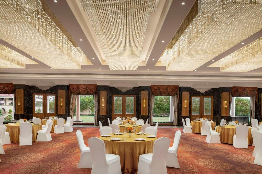 Posezení v ubytování Jasraj Palace Yavatmal Hotel, a member of Radisson Individuals