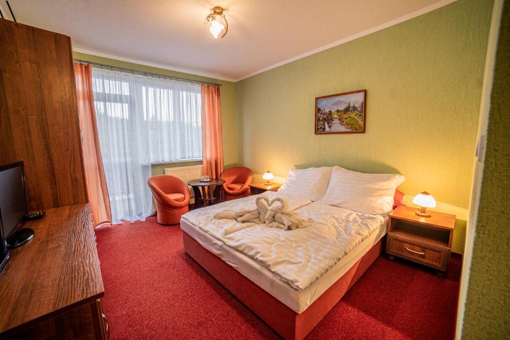 Postel nebo postele na pokoji v ubytování Penzión Alpský dom