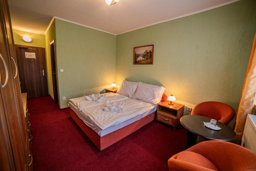 Postel nebo postele na pokoji v ubytování Penzión Alpský dom