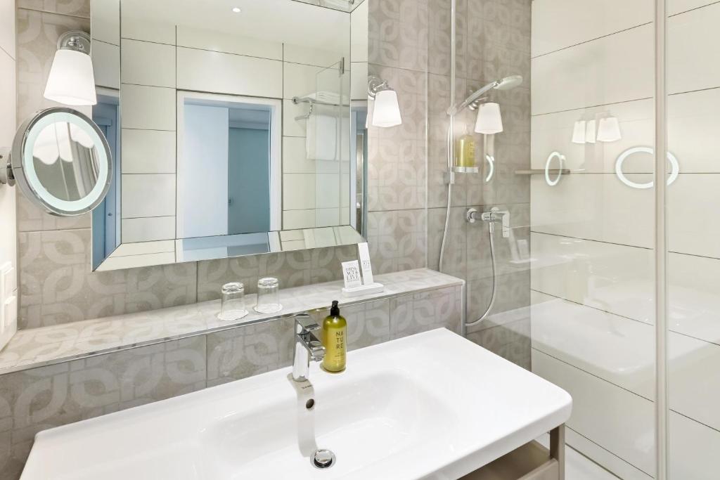 Koupelna v ubytování Hotel Rathauspark Wien, a member of Radisson Individuals