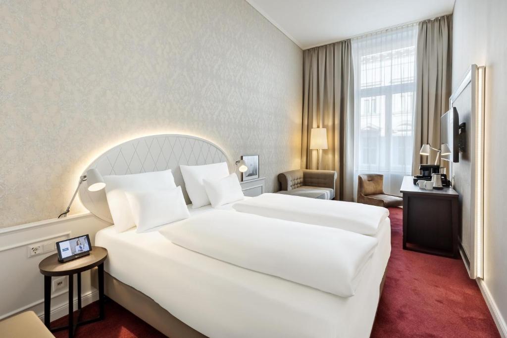 Postel nebo postele na pokoji v ubytování Hotel Rathauspark Wien, a member of Radisson Individuals
