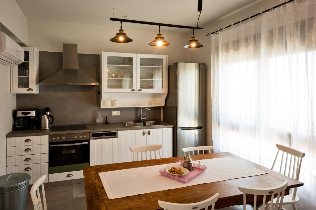 Kuchyň nebo kuchyňský kout v ubytování Yades Villas