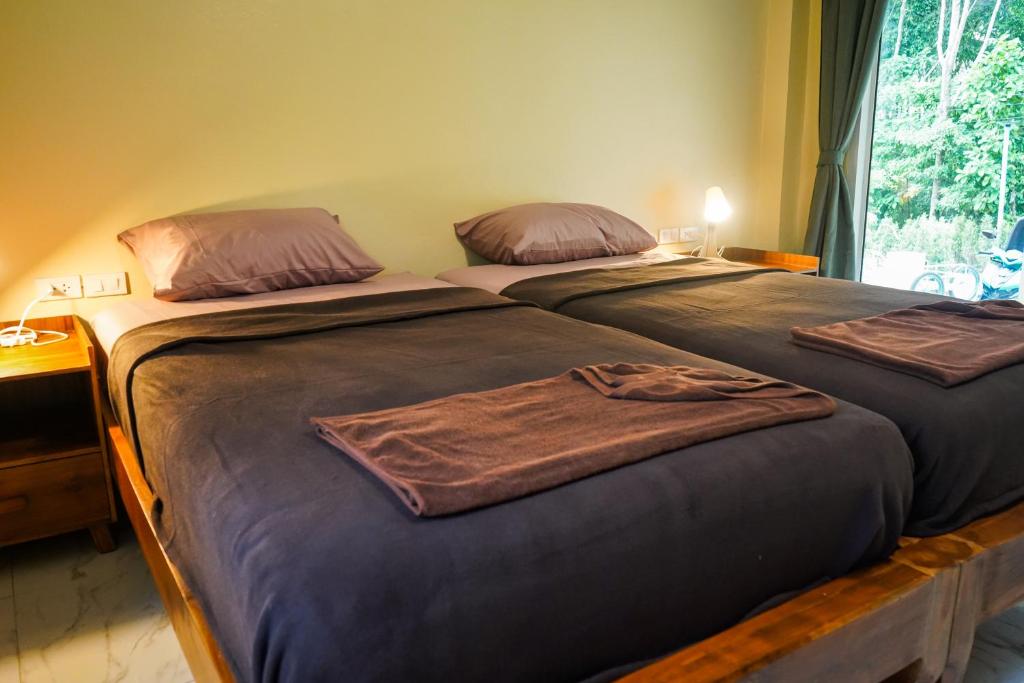 Postel nebo postele na pokoji v ubytování honeyhome kohkood