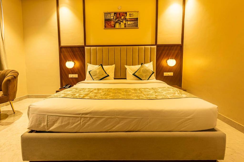 Postel nebo postele na pokoji v ubytování Hotel Vedangam
