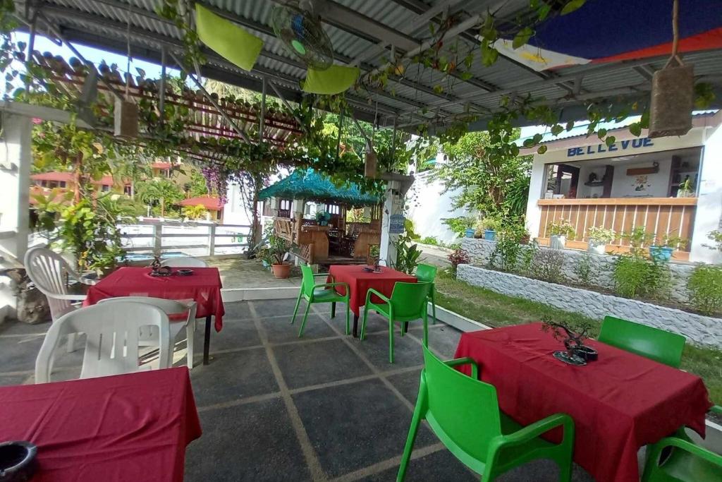 Restaurace v ubytování Bellevue Resort Puerto Galera