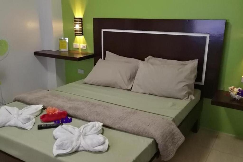 Postel nebo postele na pokoji v ubytování Bellevue Resort Puerto Galera