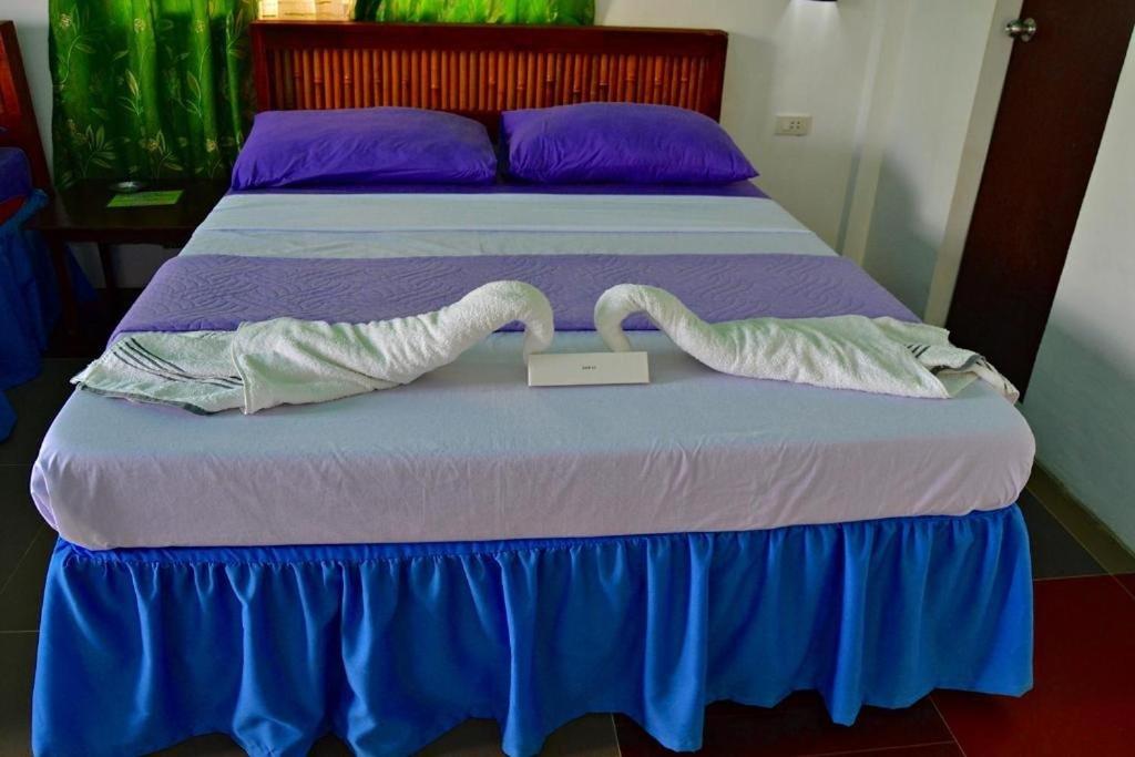 Postel nebo postele na pokoji v ubytování Bellevue Resort Puerto Galera