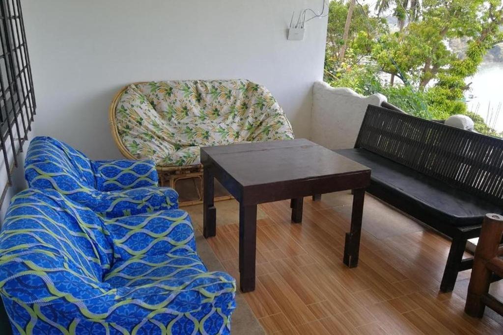 Posezení v ubytování Bellevue Resort Puerto Galera