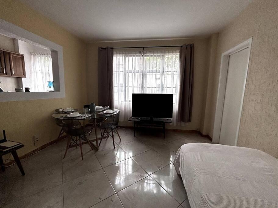 Μια τηλεόραση ή/και κέντρο ψυχαγωγίας στο Céntrico y cómo departamento en el Centro de la ciudad de México