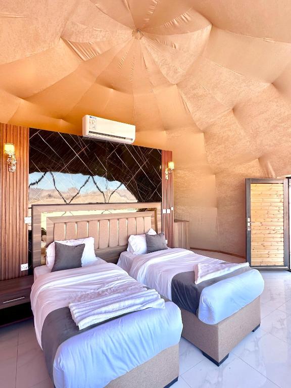 Postel nebo postele na pokoji v ubytování RUM MARS lUXURY CAMP