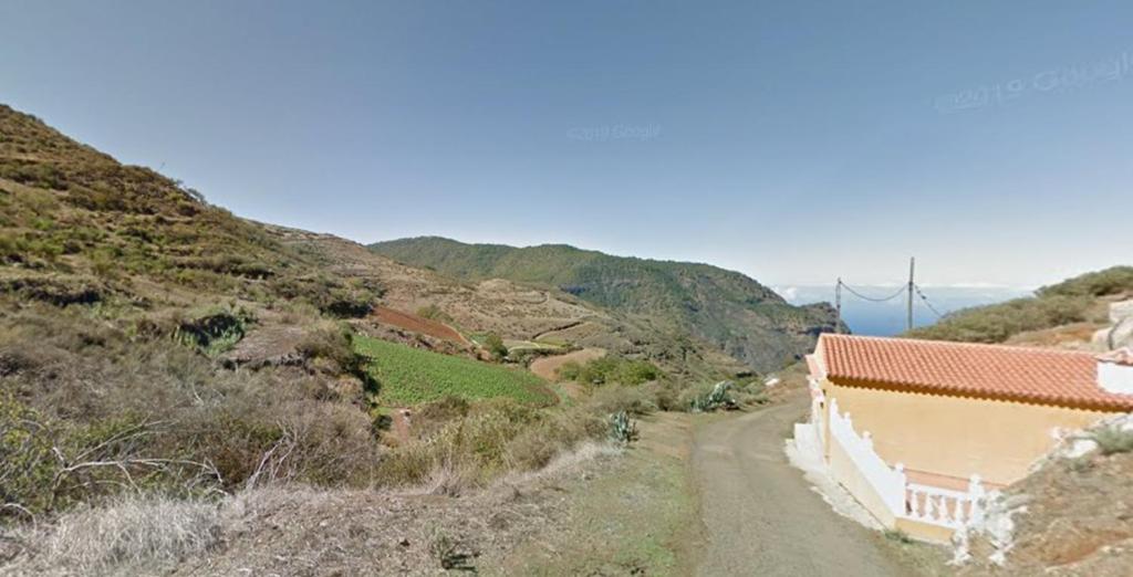 a dirt road next to a house on a hill at Villa Palomino - Sleeps 6 - Parking - Pet Friendly in Gáldar