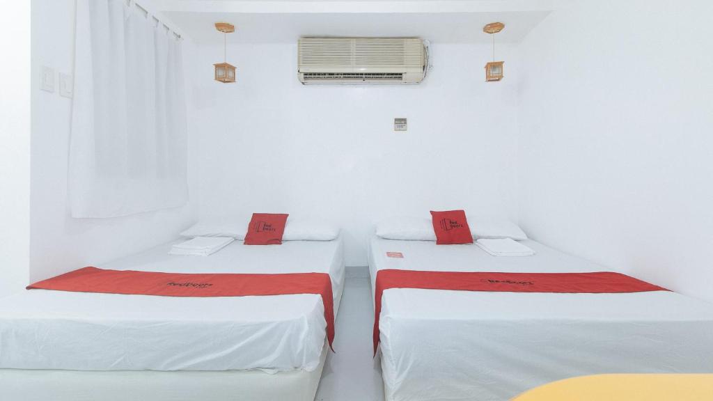 RedDoorz @ Yahweh Spring Retreat & Resort Laguna - Chambre Familiale Pour 6 Adultes