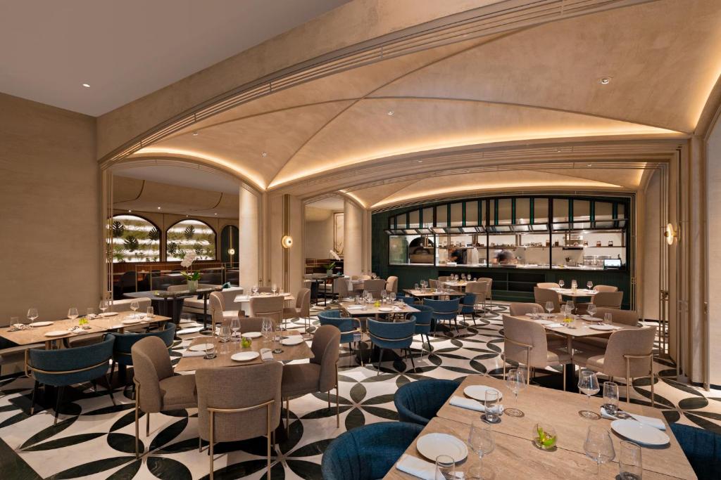 Restaurace v ubytování Mövenpick Hotel Jakarta City Centre