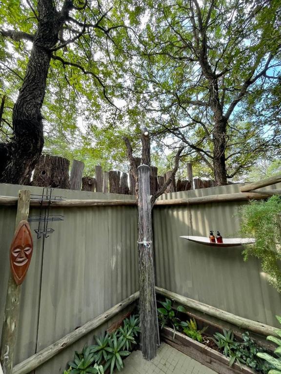 Zahrada ubytování NDZUTI BUSH CAMP