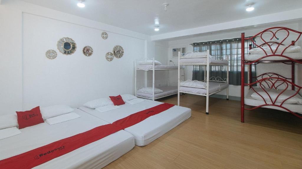 RedDoorz @ Yahweh Spring Retreat & Resort Laguna - Suite Premium
