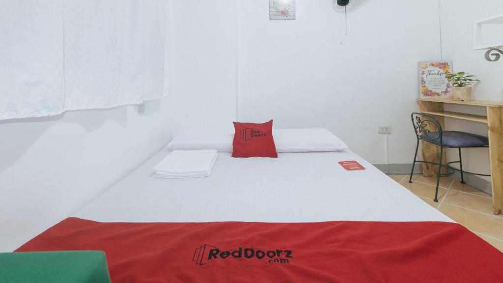 RedDoorz @ Yahweh Spring Retreat & Resort Laguna - Chambre Standard Salle De Bain Partagée