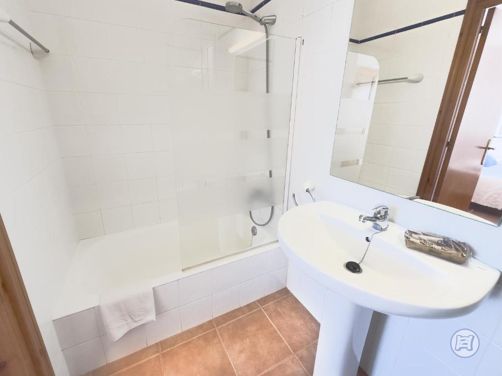 Koupelna v ubytování Apartamentos Annabel's II