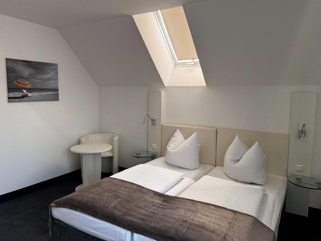 Eisberg Hotel Schwanen - Family Room With Bath