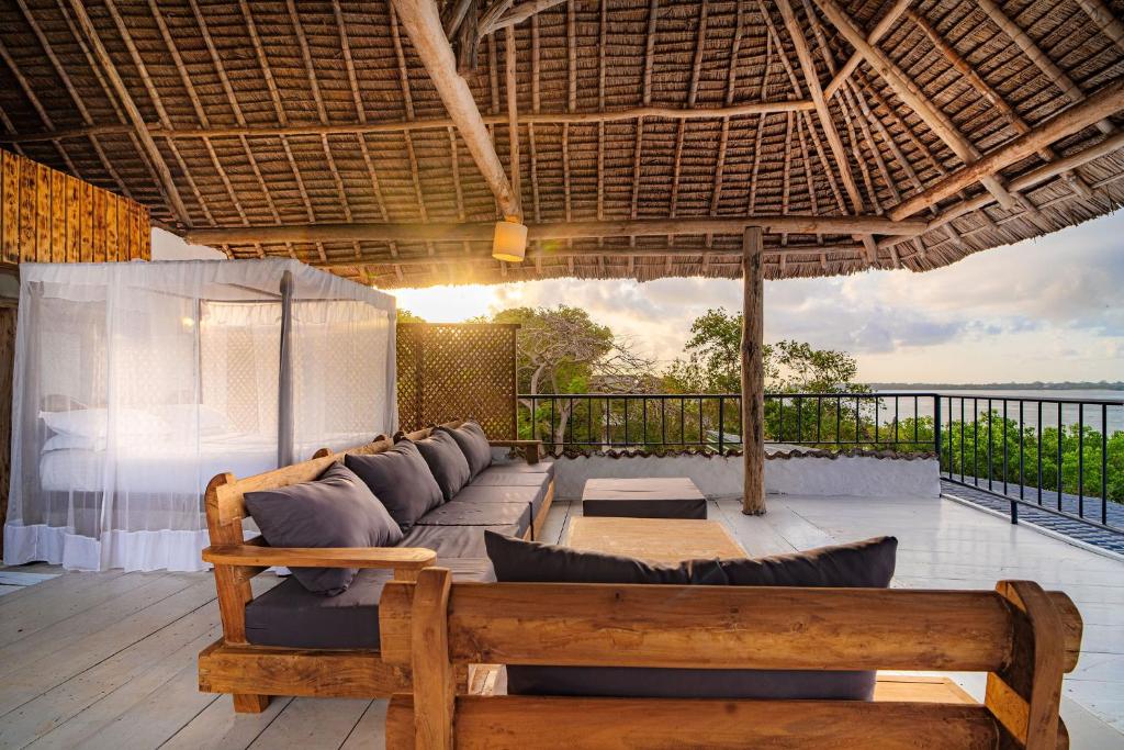 Balkón nebo terasa v ubytování Shimoni Reef Lodge