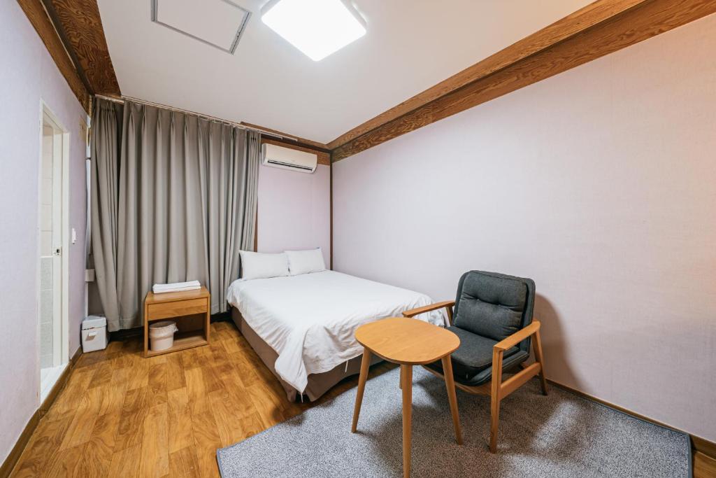 Jeju Miracle Hotel - Deluxe Double Room