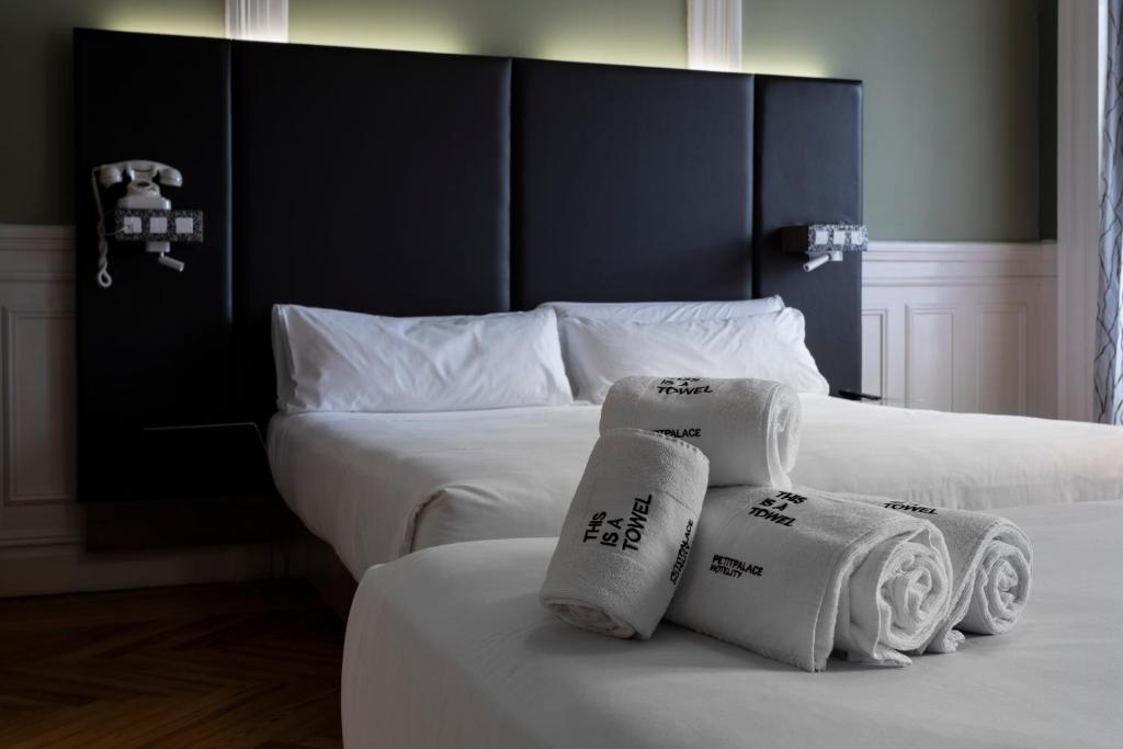 Petit Palace Lealtad Plaza - Superior Double Room