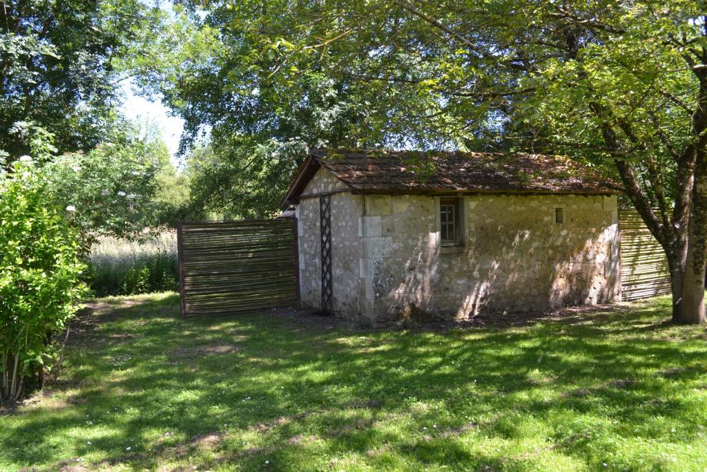 Ogród w obiekcie Les Bruyeres B&B