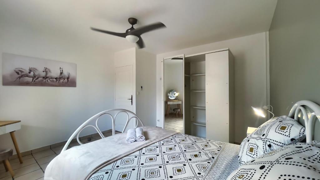Postel nebo postele na pokoji v ubytování Le Cerisier côtelé
