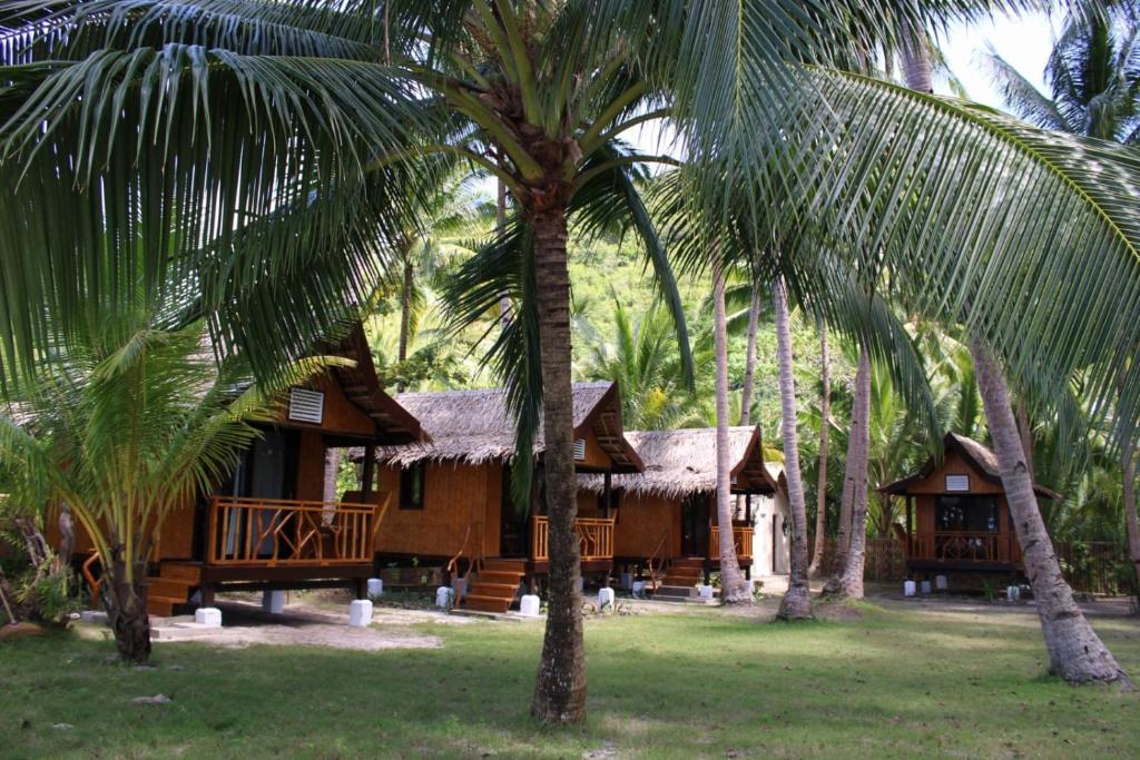 Κήπος έξω από το Ocam Ocam Mission Inn and Ocean-View Cottages