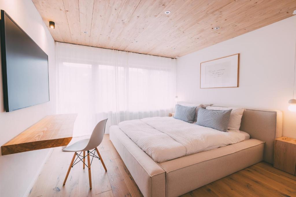 Gallery image of Zentrales Zimmer mit Bergblick in bewohnter Eigentumswohnung in Garmisch-Partenkirchen