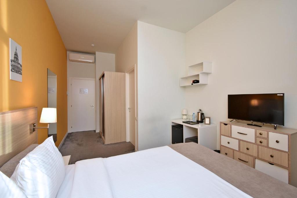 TV a/nebo společenská místnost v ubytování In City Hotel