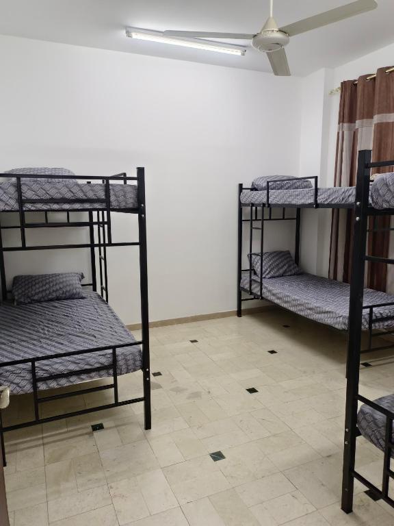 Postel nebo postele na pokoji v ubytování AL SHAMS MUSCAT MALE hostel