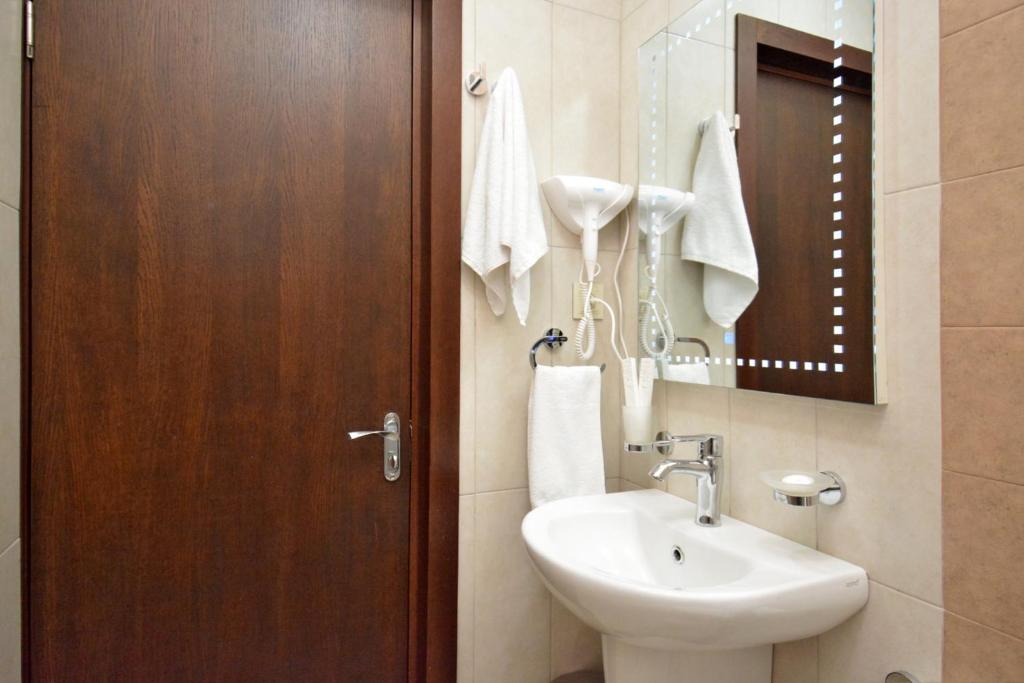 Koupelna v ubytování Partez Hotel
