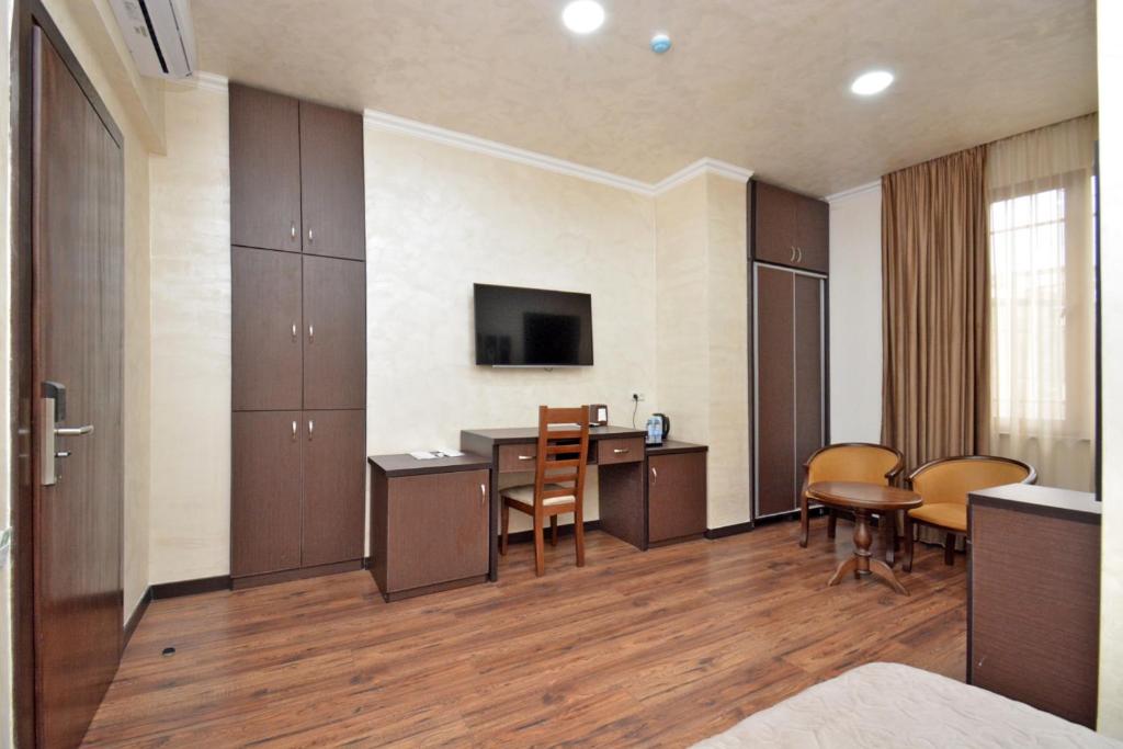 TV a/nebo společenská místnost v ubytování Partez Hotel