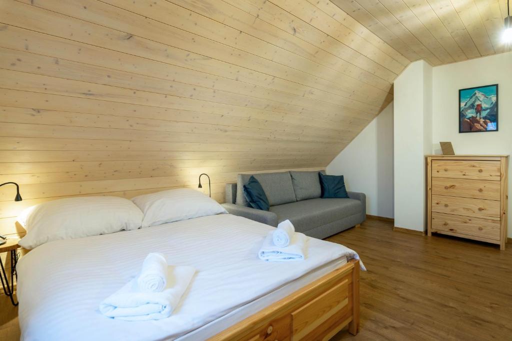 Postel nebo postele na pokoji v ubytování Chaty pri Mare - Tatralake houses