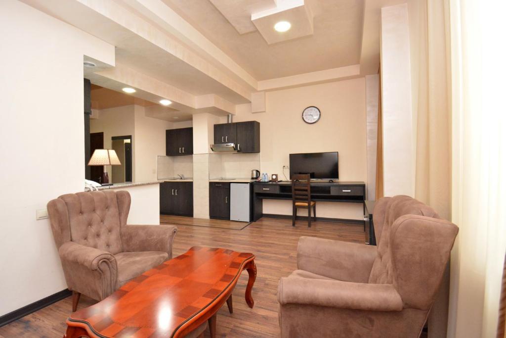 TV a/nebo společenská místnost v ubytování Partez Hotel