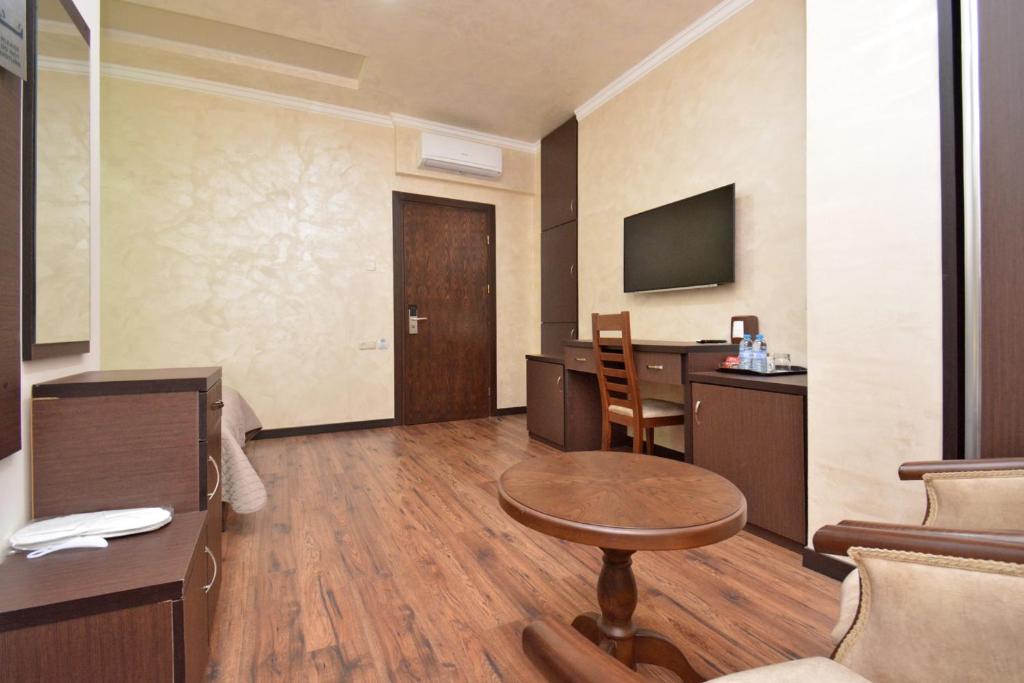 TV a/nebo společenská místnost v ubytování Partez Hotel