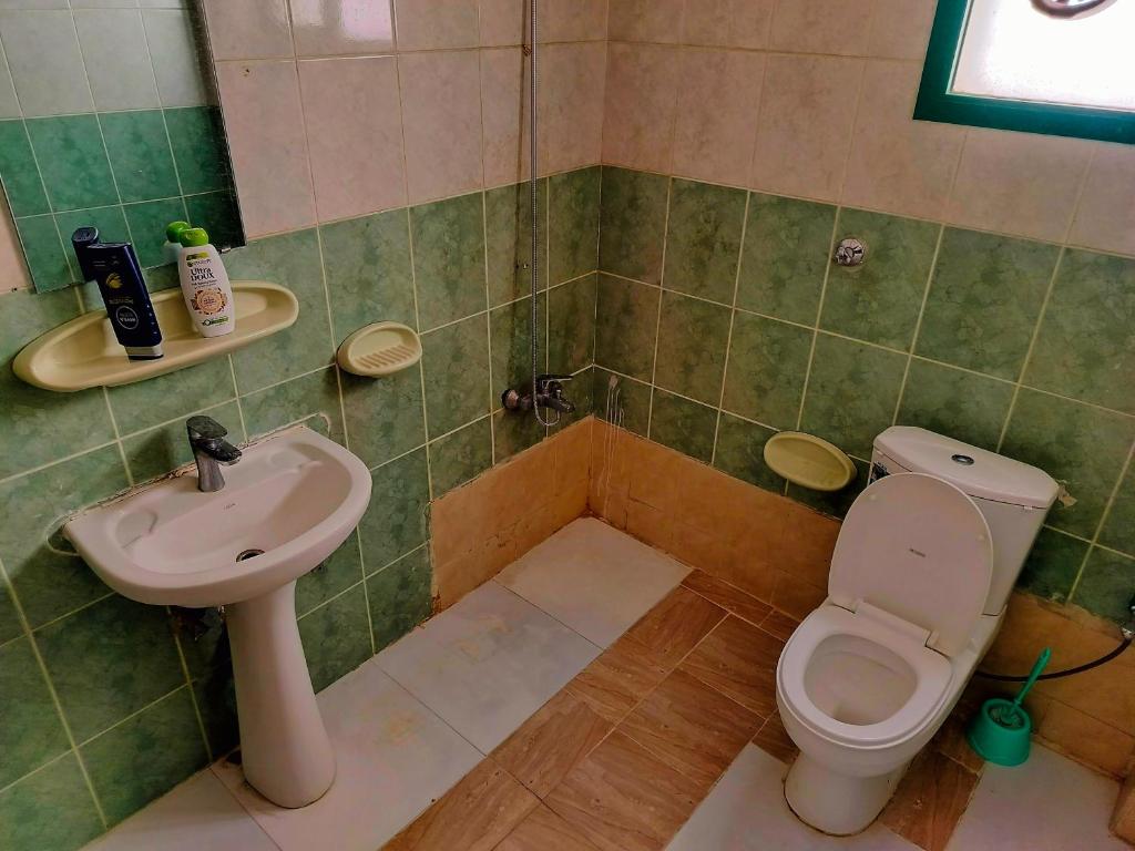 Koupelna v ubytování Private Guest Room in Kuwaitat