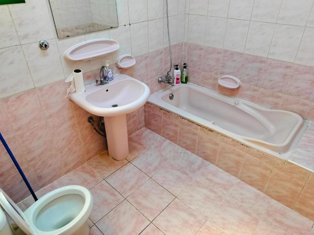 Koupelna v ubytování Private Guest Room in Kuwaitat