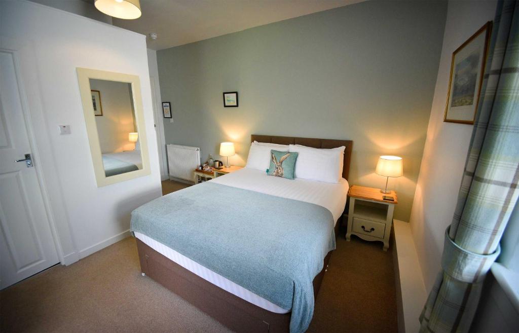 Postel nebo postele na pokoji v ubytování Atholl House Skye